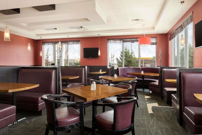 Imagen del bar/restaurante del Hotel Travelodge By Wyndham Weyburn. Foto 3