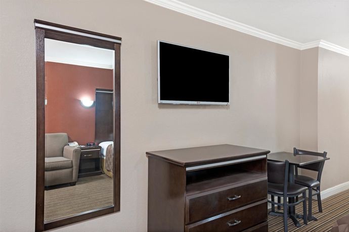 Imagen de la habitación del Hotel Travelodge By Wyndham Whittier. Foto 10