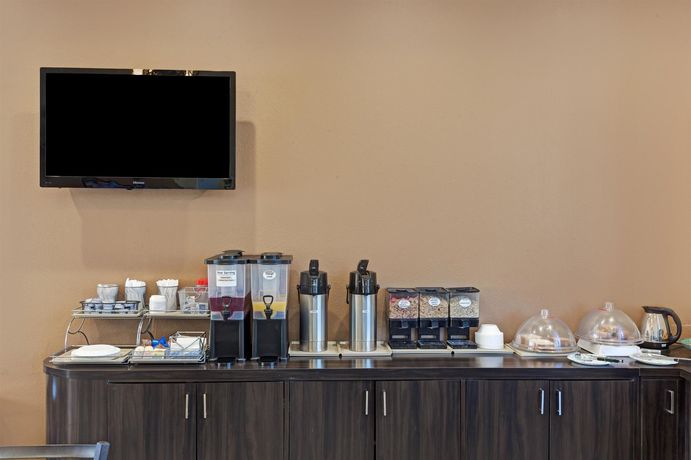 Imagen del bar/restaurante del Hotel Travelodge By Wyndham Whittier. Foto 2