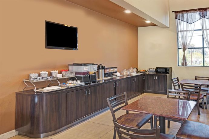 Imagen del bar/restaurante del Hotel Travelodge By Wyndham Whittier. Foto 3