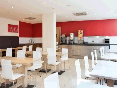 Imagen del bar/restaurante del Hotel Travelodge Central Aldgate East. Foto 4