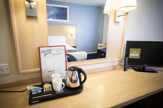 Imagen de la habitación del Hotel Travelodge Cork Airport. Foto 8