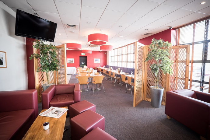 Imagen de los interiores del Hotel Travelodge Galway. Foto 12