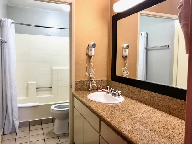 Imagen de la habitación del Hotel Travelodge Inn And Suites Gardena CA. Foto 7