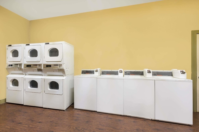 Imagen de los interiores del Hotel Travelodge Inn And Suites San Antonio Airport. Foto 16