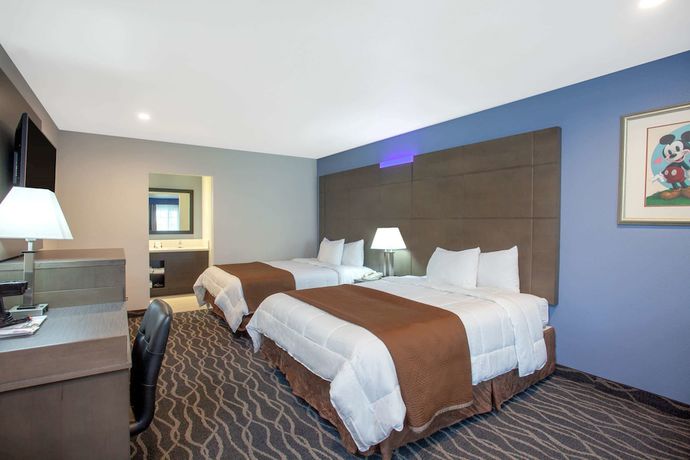 Imagen de la habitación del Hotel Travelodge Inn and Suites By Wyndham Anaheim On Disneyland Dr. Foto 6