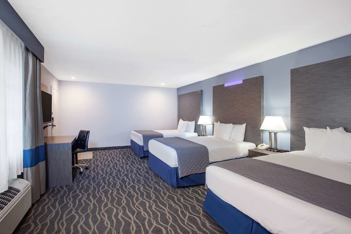 Imagen de la habitación del Hotel Travelodge Inn and Suites By Wyndham Anaheim On Disneyland Dr. Foto 16