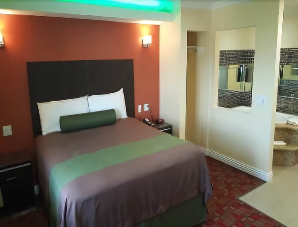 Imagen de la habitación del Hotel Travelodge Inn and Suites By Wyndham Bell Los Angeles Area. Foto 13
