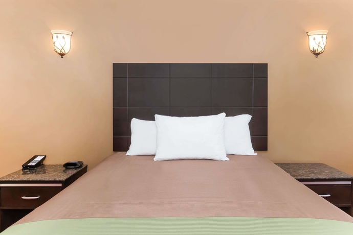 Imagen de la habitación del Hotel Travelodge Inn and Suites By Wyndham Bell Los Angeles Area. Foto 16
