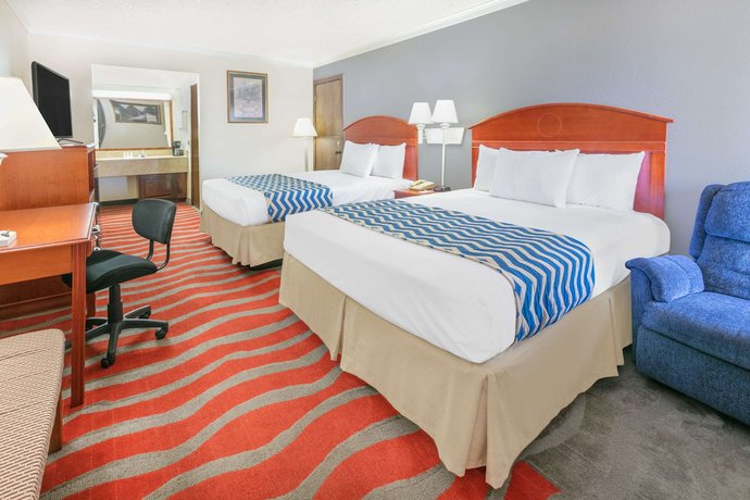 Imagen de la habitación del Hotel Travelodge Inn and Suites By Wyndham Norman. Foto 3