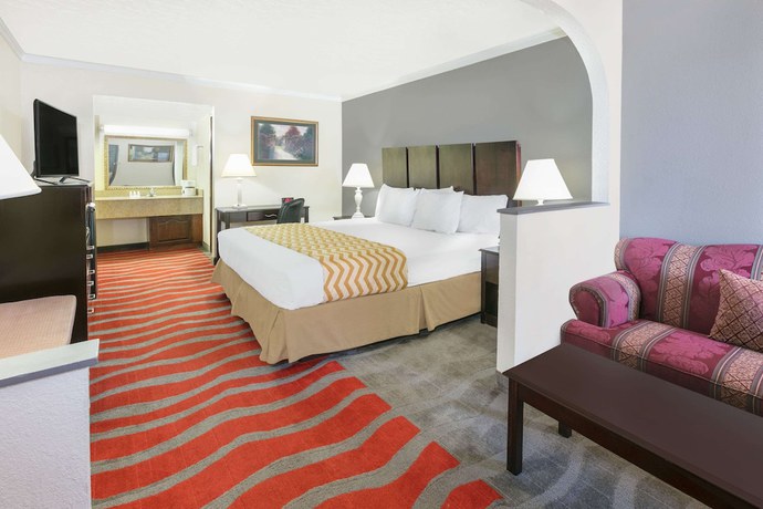Imagen de la habitación del Hotel Travelodge Inn and Suites By Wyndham Norman. Foto 6