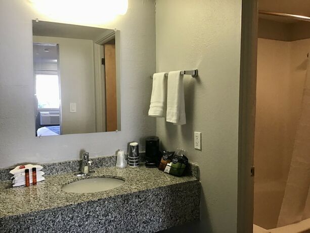 Imagen de la habitación del Hotel Travelodge Inn and Suites by Wyndham Missoula University Park. Foto 12