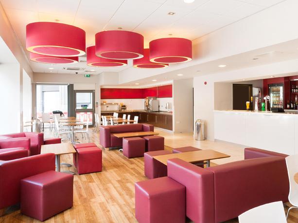Imagen del bar/restaurante del Hotel Travelodge Liverpool Central Exchange Street. Foto 2