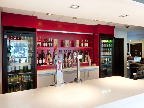 Imagen del bar/restaurante del Hotel Travelodge Liverpool Central The Strand. Foto 4