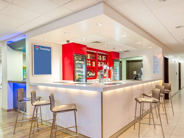 Imagen del bar/restaurante del Hotel Travelodge London Vauxhall. Foto 2