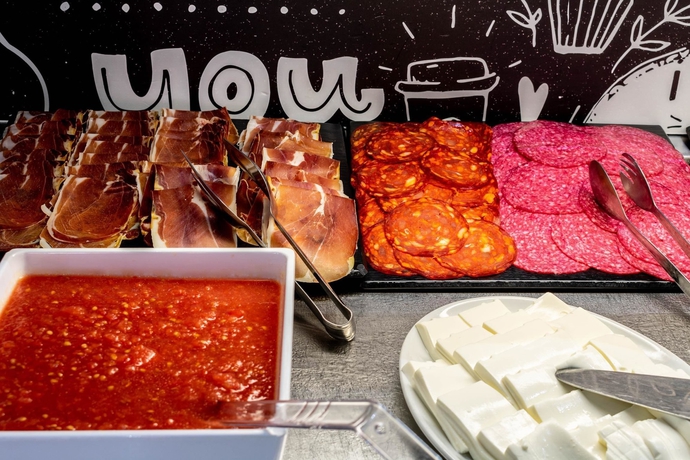 Imagen del bar/restaurante del Hotel Travelodge Madrid Alcalá de Henares. Foto 3