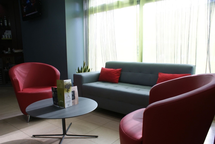 Imagen del bar/restaurante del Hotel Travelodge Madrid Alcalá de Henares. Foto 8