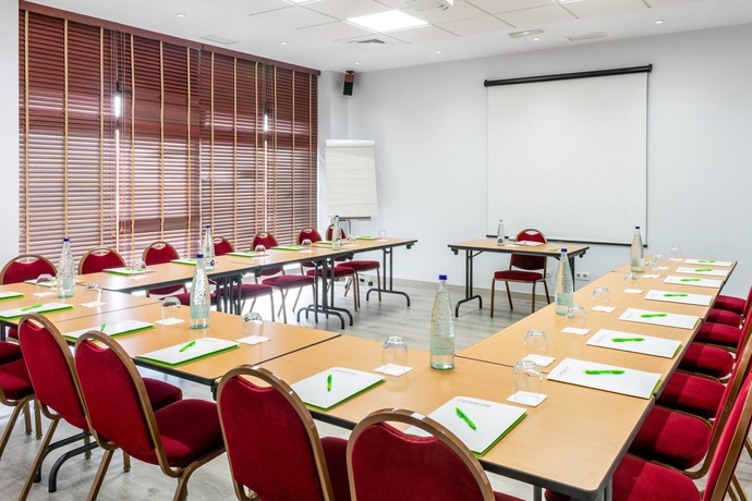 Imagen de los interiores del Hotel Travelodge Madrid Alcalá de Henares. Foto 16