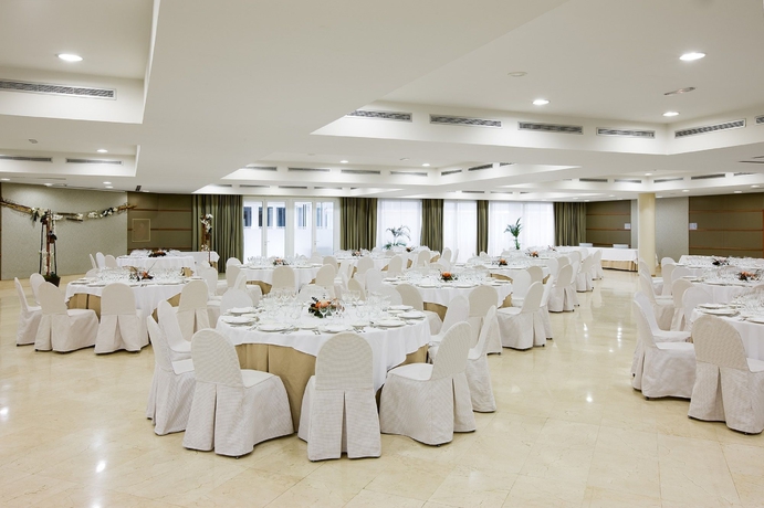 Imagen de los interiores del Hotel Travelodge Madrid Coslada Aeropuerto. Foto 11