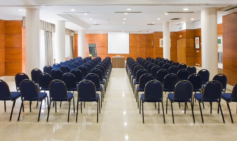 Imagen de los interiores del Hotel Travelodge Madrid Coslada Aeropuerto. Foto 13