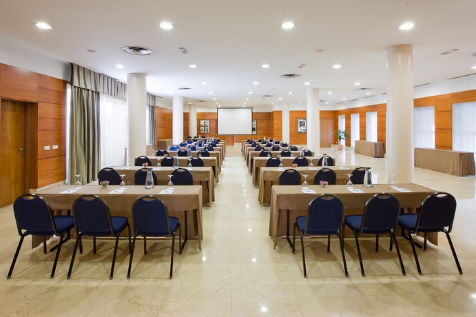 Imagen de los interiores del Hotel Travelodge Madrid Coslada Aeropuerto. Foto 15