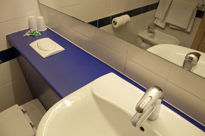 Imagen de la habitación del Hotel Travelodge Madrid Torrelaguna. Foto 8