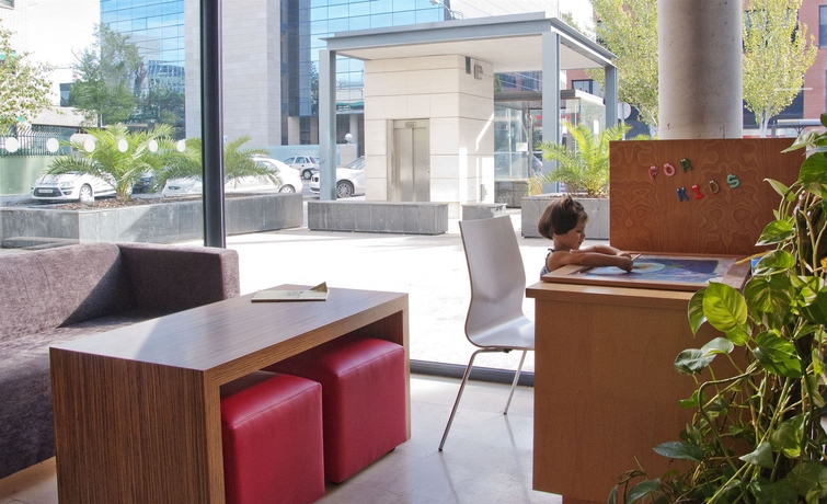 Imagen de los interiores del Hotel Travelodge Madrid Torrelaguna. Foto 15