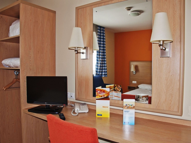 Imagen de la habitación del Hotel Travelodge Madrid Torrelaguna. Foto 11
