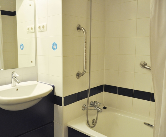 Imagen de la habitación del Hotel Travelodge Madrid Torrelaguna. Foto 12