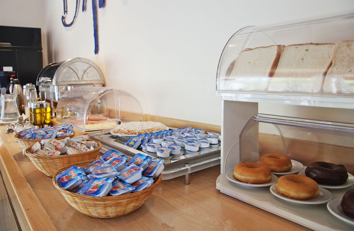 Imagen del bar/restaurante del Hotel Travelodge Madrid Torrelaguna. Foto 4