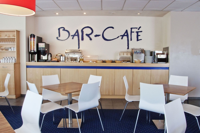 Imagen del bar/restaurante del Hotel Travelodge Madrid Torrelaguna. Foto 6