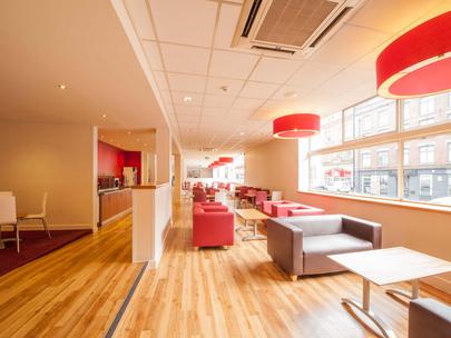 Imagen general del Hotel Travelodge Manchester Central. Foto 3