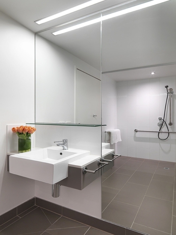 Imagen de la habitación del Hotel Travelodge Melbourne Docklands. Foto 6