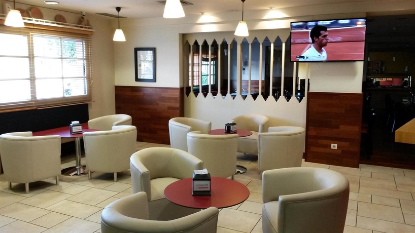 Imagen del bar/restaurante del Hotel Travelodge Murcia. Foto 2