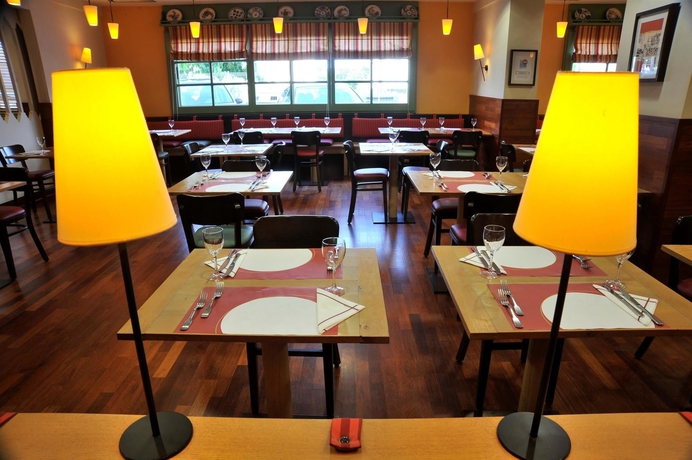 Imagen del bar/restaurante del Hotel Travelodge Murcia. Foto 5