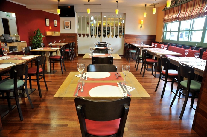 Imagen del bar/restaurante del Hotel Travelodge Murcia. Foto 6