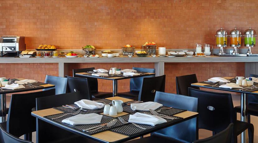 Imagen del bar/restaurante del Hotel Travelodge Pattaya. Foto 5