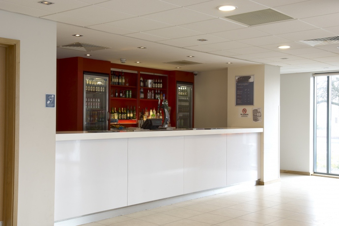 Imagen de los interiores del Hotel Travelodge Stratford Upon Avon. Foto 6