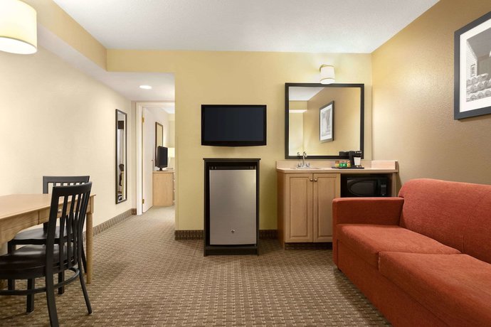 Imagen de la habitación del Hotel Travelodge Suites By Wyndham Moncton. Foto 2