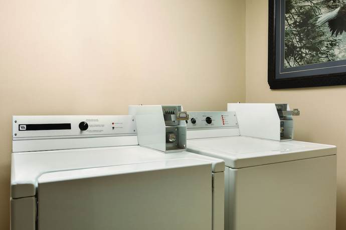 Imagen de la habitación del Hotel Travelodge Suites By Wyndham Moncton. Foto 5