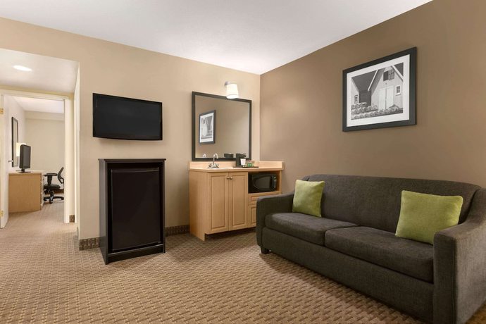 Imagen de la habitación del Hotel Travelodge Suites By Wyndham Moncton. Foto 10