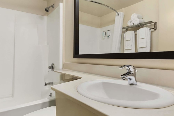 Imagen de la habitación del Hotel Travelodge Suites By Wyndham Saint John. Foto 12