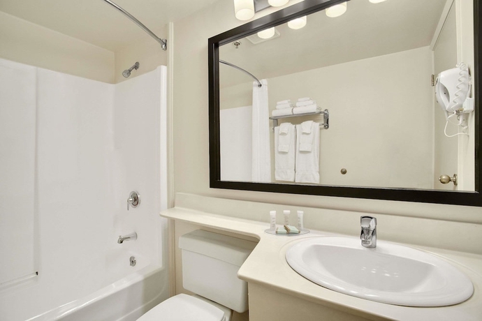 Imagen de la habitación del Hotel Travelodge Suites By Wyndham Saint John. Foto 14