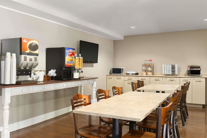 Imagen del bar/restaurante del Hotel Travelodge Suites By Wyndham Saint John. Foto 2