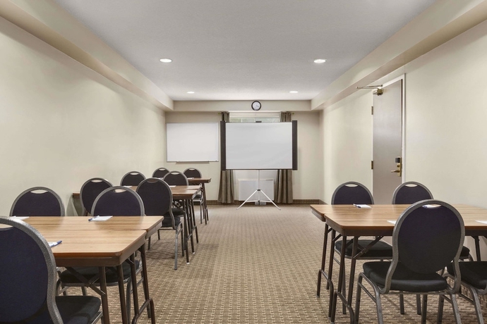 Imagen de los interiores del Hotel Travelodge Suites By Wyndham Saint John. Foto 19