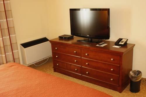Imagen de la habitación del Hotel Travelodge Suites by Wyndham Regina / Eastgate Bay. Foto 12