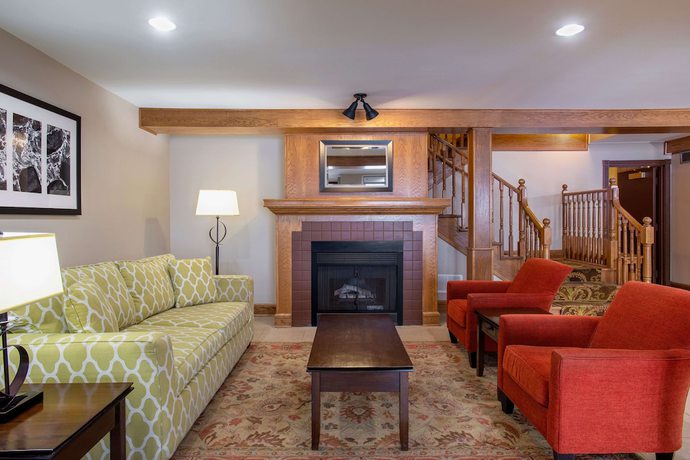 Imagen de los interiores del Hotel Travelodge Suites by Wyndham Regina / Eastgate Bay. Foto 16