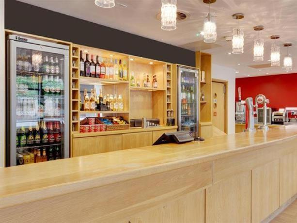 Imagen del bar/restaurante del Hotel Travelodge Swansea Central. Foto 2