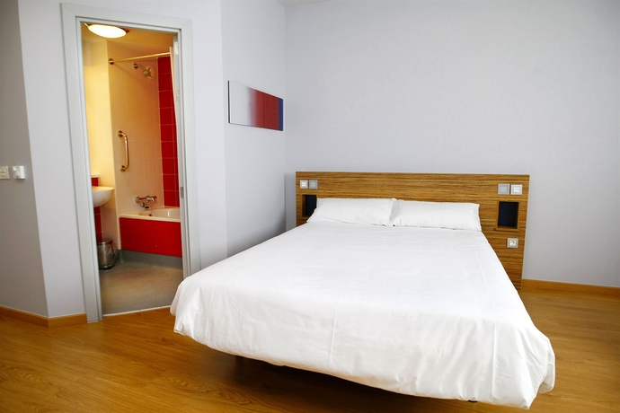 Imagen de la habitación del Hotel Travelodge Valencia Aeropuerto. Foto 10