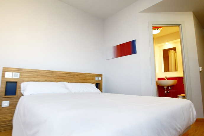 Imagen de la habitación del Hotel Travelodge Valencia Aeropuerto. Foto 11